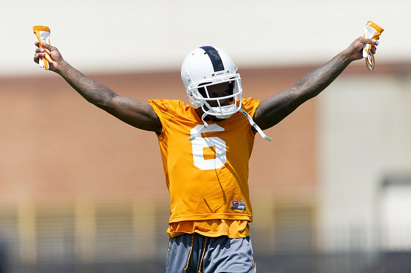 Tennessee's Shag Wiggins (6) stretches during NCAA college football practice at Anderson Training Facility in Knoxville, Tenn., on Saturday, July 29, 2017. (Calvin Mattheis/Knoxville News Sentinel via AP)