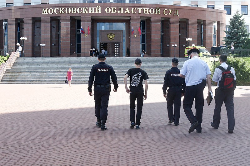 
              Police officers walk towards to the main entrance of Moscow Regional Court is seen in Moscow, Russia, Tuesday, Aug. 1, 2017. Five defendants at the Moscow courthouse attacked their guards in a bungled escape attempt, leading to a shootout that killed a few people and wounded five others, officials said Tuesday. (Andrey Nikerichev/Moscow News Agency via AP)
            