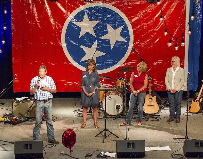 
              Businessman Bill Lee, left, speaks a Republican candidate for Tennessee governor, speaks at a fundraiser in Franklin, Tenn., on Sunday, Aug. 6, 2017. To his right are fellow candidates House Speaker Beth Harwell, U.S. Rep. Diane Black and state Sen. Mae Beavers. With the field largely set, some of the candidates have begun taking aim at each other in public appearances. (AP Photo/Erik Schelzig)
            