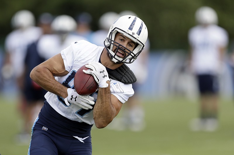 
              FILE - In this Aug. 8, 2017, file photo, Tennessee Titans wide receiver Eric Decker catches a pass during NFL football training camp in Nashville, Tenn. When the Titans play the New York Jets Saturday in a preseason game, Decker not only gets to play the team that let him go only weeks ago, he'll be starting for the Titans showing just how healthy he is. (AP Photo/Mark Humphrey, File)
            