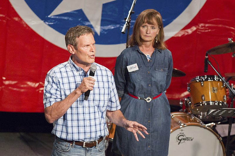 
              In this Aug. 6, 2017 photo, Republican gubernatorial candidates Bill Lee, left, and Beth Harwell appear at a GOP fundraiser in Franklin, Tenn. Lee said on Thursday, Aug. 10, 2017, that he supports more public money to be spent on private school tuition around the state. (AP Photo/Erik Schelzig)
            