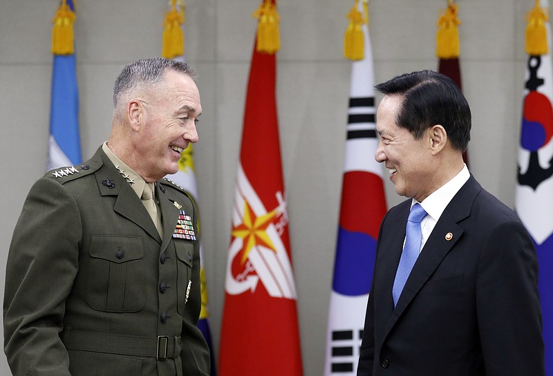 
              U.S. Joint Chiefs Chairman Gen. Joseph Dunford, left, talks with South Korean Defense Minister Song Young-moo during their meeting at the Defense Ministry in Seoul, South Korea, Monday, Aug. 14, 2017. (Kim Hong-Ji/Pool Photo via AP)
            