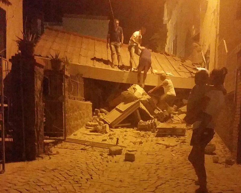 
              People remove debris after an earthquake hit Ischia island, near Naples, Southern Italy, Monday, Aug. 21, 2017. (Serenella Mattera/ANSA via AP)
            