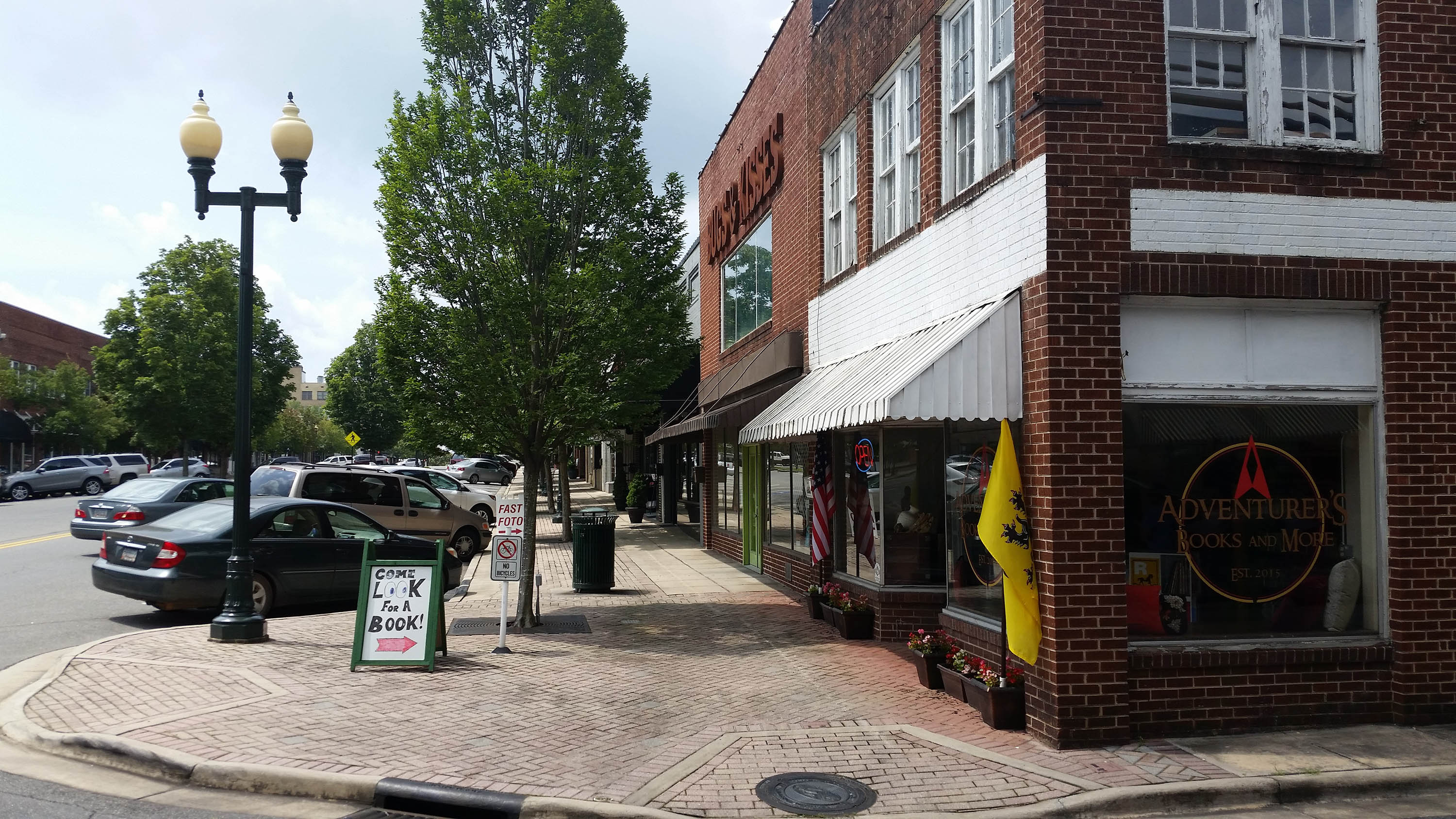 Dining and shopping options are abundant in downtown Dalton, Ga.