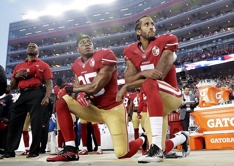 49ers' Eric Reid resumes national anthem kneel