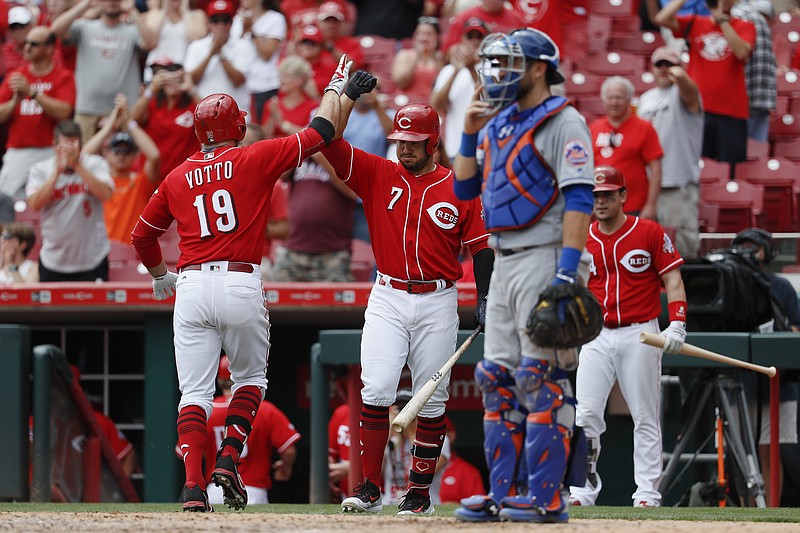 Cincinnati Red Joey Votto gives home run bat, jersey to young fan battling  cancer