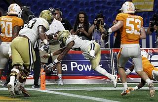 Yellow Jackets dazzling on offense in defeat [photos] | Chattanooga ...
