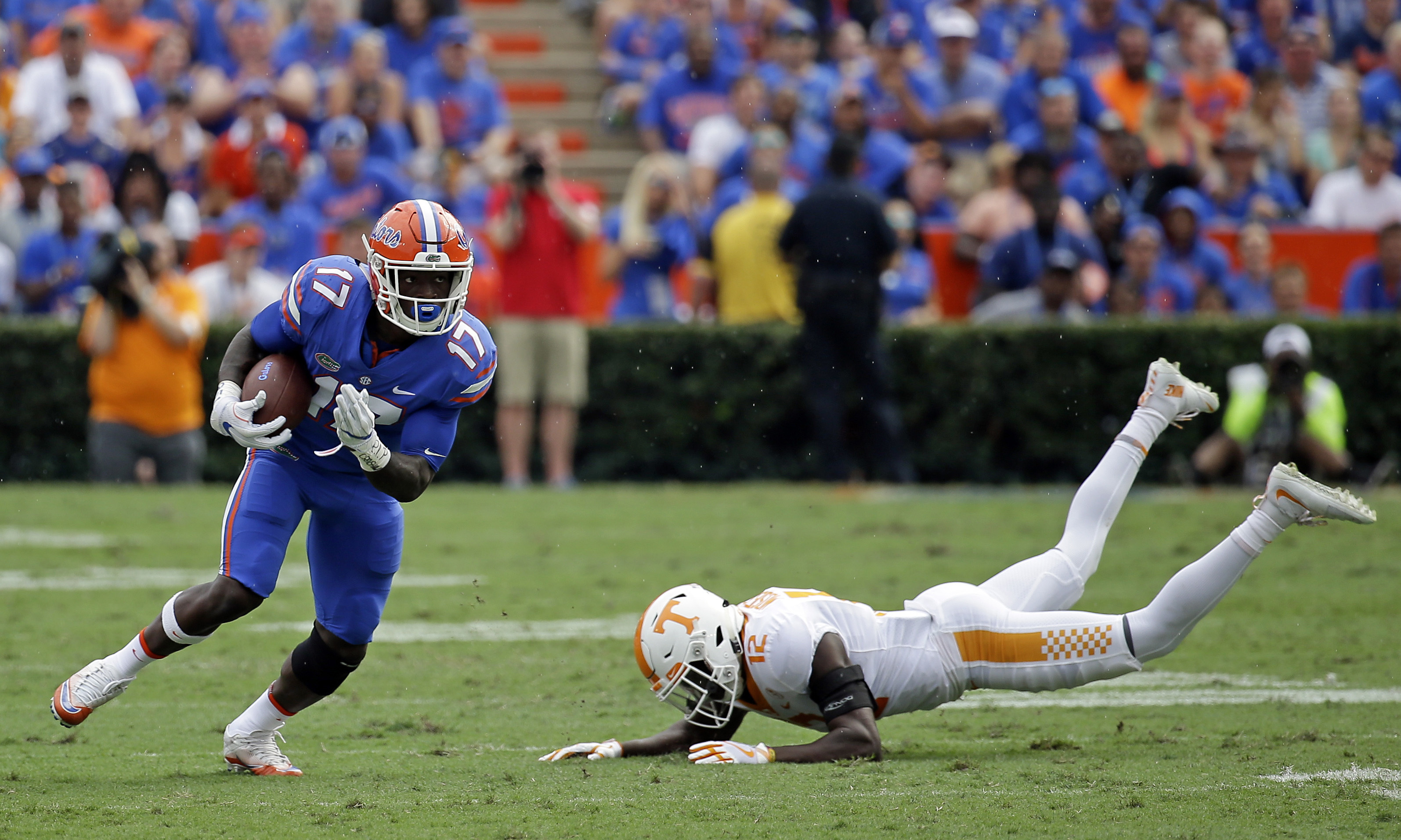 Florida's Kadarius Toney (17) slips past Tennessee defensive back Emmanuel Moseley for yardage after a reception during the first half of an NCAA college football game, Saturday, Sept. 16, 2017, in Gainesville, Fla. (AP Photo/John Raoux)
