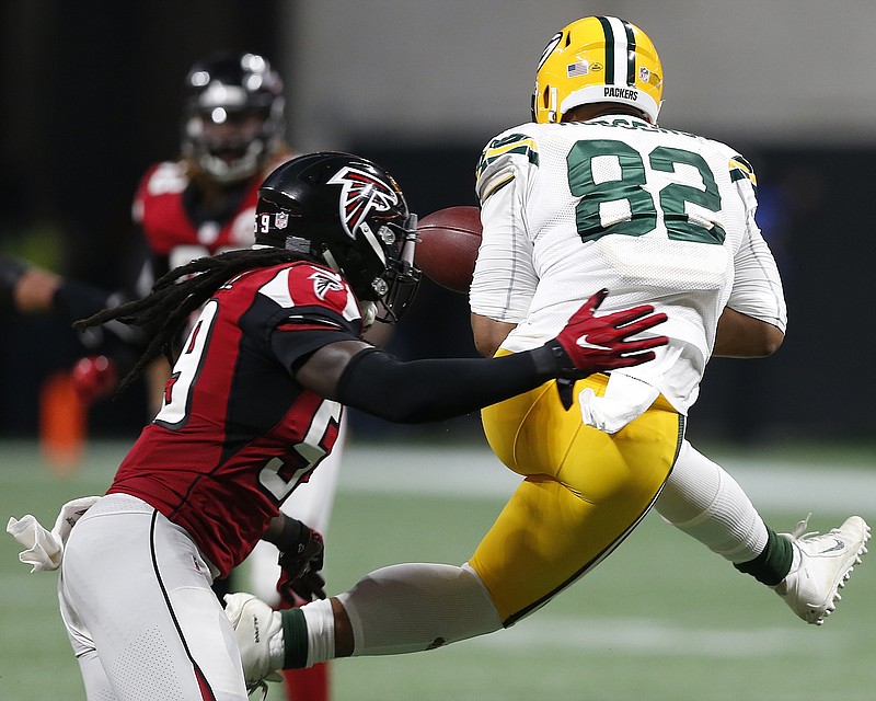 
              Green Bay Packers tight end Richard Rodgers (82) works for a catch against Atlanta Falcons outside linebacker De'Vondre Campbell (59) during the second of an NFL football game, Sunday, Sept. 17, 2017, in Atlanta. (AP Photo/John Bazemore)
            