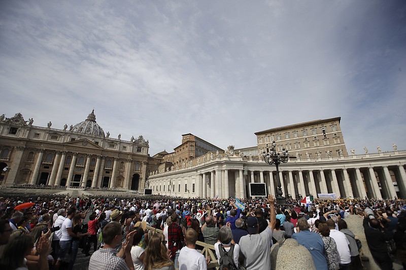 
              Faithful and pilgrims crowd St.Peter's Square at the Vatican during the Angelus noon prayer led by Pope Francis, Sunday, Sept. 24, 2017. (AP Photo/Alessandra Tarantino)
            