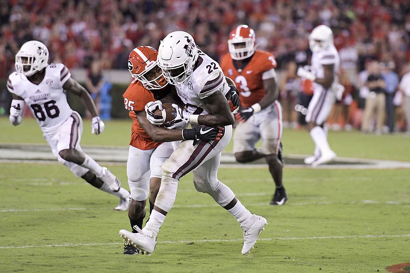 Georgia defensive back Aaron Davis, left, said the
Bulldogs will be ready to face both of Tennessee's 
quarterbacks Saturday afternoon at Neyland Stadium.