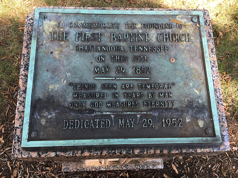 A marker dedicated to the founding of the First Baptist Church of Chattanooga, located on the Hamilton County Courthouse lawn.
