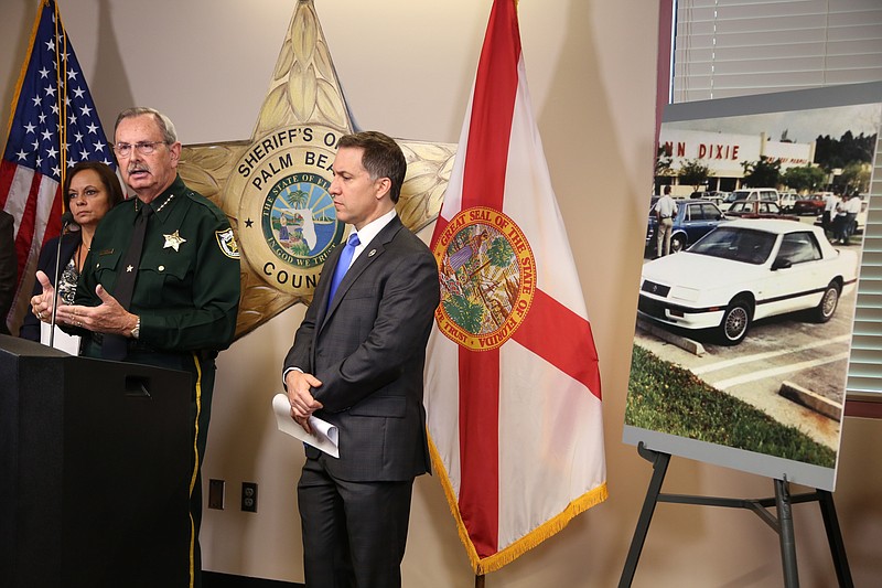 
              Palm Beach County Sheriff Ric Bradshaw speaks during a news conference to announce the arrest of Sheila Keen Warren, Thursday, Sept. 28, 2017, in West Palm Beach, Fla.,   Sheriff’s detectives say advances in DNA technology led to the arrest in connection with the 1990 fatal shooting of a Florida woman by an assailant dressed as a clown.  Bradshaw said that without the advances, detectives would not have been able to conclusively tie Sheila Keen Warren to the slaying of Marlene Warren.  (Amy Beth Bennett/South Florida Sun-Sentinel via AP)
            