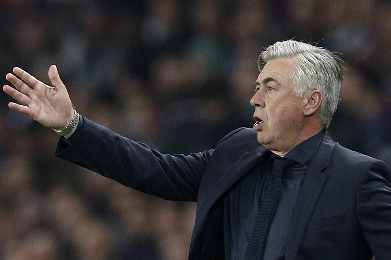 
              Bayern coach Carlo Ancelotti gives directions to his players during a Champions League Group B soccer match between Paris Saint-Germain and Bayern Munich at the Parc des Princes stadium in Paris, France, Wednesday, Sept. 27, 2017. (AP Photo/Christophe Ena)
            