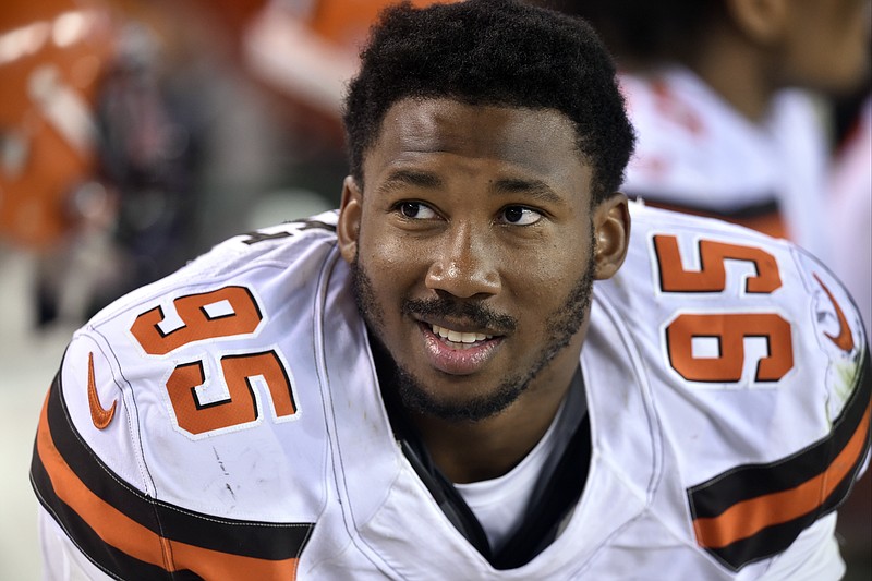 Cleveland Browns' Myles Garrett practices after foot issue