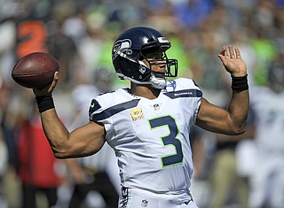 football helmet 2017 seahakws Seattle Seahawks Rivalries On Field Alternate Authentic SpeedFlex As a collectible the nfl speed pro line is available in all 32 nfl teams 2017 Seattle Seahawks Quarterback Russell