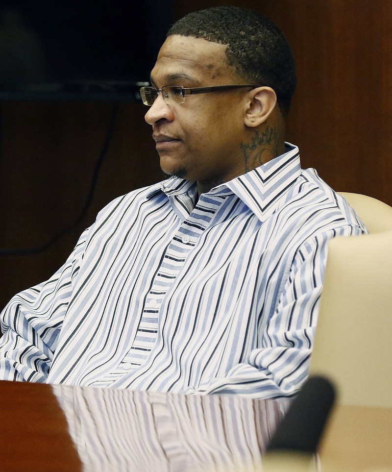 Quinton Tellis, 29, charged with burning 19-year-old Jessica Chambers to death almost three years ago, looks away as he sits in a Batesville, Miss., courtroom, waiting for his trial to begin, Tuesday, Oct. 10, 2017. Chambers was on fire when she was discovered, next to her burning car along a back road in Courtland, Miss., Dec. 6, 2014. Tellis has pleaded not guilty to murder. (AP Photo/Rogelio V. Solis, Pool)

