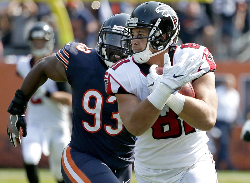 Atlanta Falcons tight end Austin Hooper flees Chicago Bears linebacker Sam Acho after making a catch during the season opener. Hooper's role may expand in Sunday's game against Miami if top wide receivers Julio Jones and Mohamed Sanu are out because of injuries.