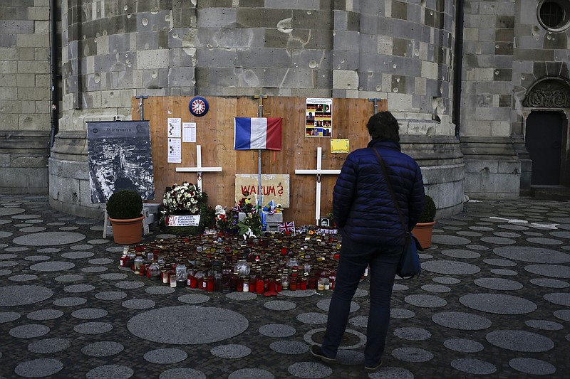 
              A person stands in front of flowers and candles for   the victims of the Dec. 19, 2016 terror attack on a Christmas market, at the Breitscheidplatz in Berlin, Thursday, Oct. 12, 2017. Berlin senate's special investigator of the terror attack presents the  final report on Thursday. (AP Photo/Markus Schreiber)
            