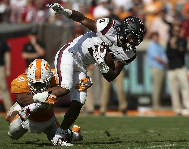 South Carolina running back A.J. Turner (25) breaks out of a tackle from Tennessee linebacker Quart'e Sapp (14) at Neyland Stadium on Saturday, Oct. 14, in Knoxville, Tenn.