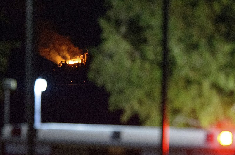 
              Jefferson Parish authorities and others from other parishes respond to an oil rig explosion in Lake Pontchartrain as seen from a staging area near the Treasure Chest Casino in Kenner, La., Sunday, Oct. 15, 2017. (Matthew Hinton/The Advocate via AP)
            