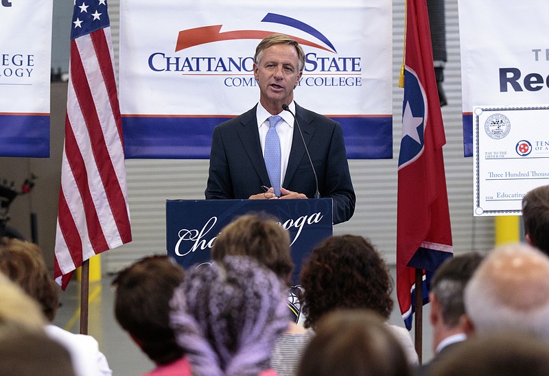 Tennessee Gov. Bill Haslam speaks to students during a visit to Chattanooga State Community College in 2015.