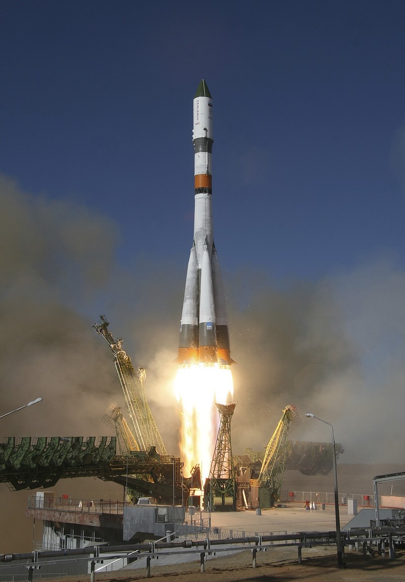 
              In this photo distributed by Roscosmos Space Agency Press Service, Russian cargo ship Souz 2,1A launches from Russia's main space facility in Baikonur, Kazakhstan, Saturday, Oct. 14, 2017. A Russian cargo ship has been launched to take supplies to the six astronauts aboard the International Space Station. (Roscosmos Space Agency Press Service photo via AP)
            