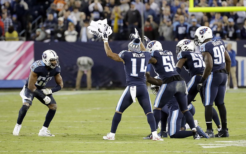 Tennessee Titans inside linebacker Wesley Woodyard (59) celebrates with teammates after Woodyard brought down Indianapolis Colts quarterback Jacoby Brissett to stop a Colts' drive late in the fourth quarter in an NFL football game Monday, Oct. 16, 2017, in Nashville, Tenn. (AP Photo/James Kenney)