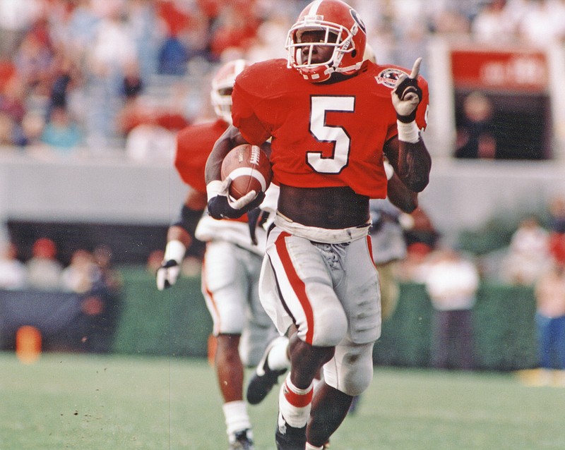 1992: Garrison Hearst rushed for 1,594 yards as part of an offense that included quarterback Eric Zeier and receiver Andre Hastings. Coach Ray Goff's fourth team was his best, capping a 10-2 season with a 21-14 win over Ohio State in the Citrus Bowl. This was the first year of Southeastern Conference divisional play, and Georgia's two losses came in heartbreaking fashion to Tennessee, 34-31, and Florida, 26-24.