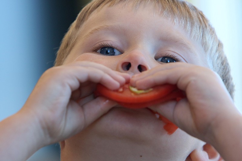 Owen Culberson, 4, of Ooltewah, Tenn., takes a bite of tomatoes during a Dynamic Dietetics class Monday, Oct. 16, 2017, at Subway in Cleveland, Tenn. Area registered dietitians are hosting five Share the Color workshops at various local Subway restaurants. 