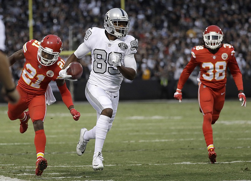 Oakland Raiders wide receiver Amari Cooper (89) runs past Kansas City Chiefs cornerback Eric Murray (21) and defensive back Ron Parker (38) to score a touchdown during the first half of an NFL football game in Oakland, Calif., Thursday, Oct. 19, 2017. (AP Photo/Marcio Jose Sanchez)