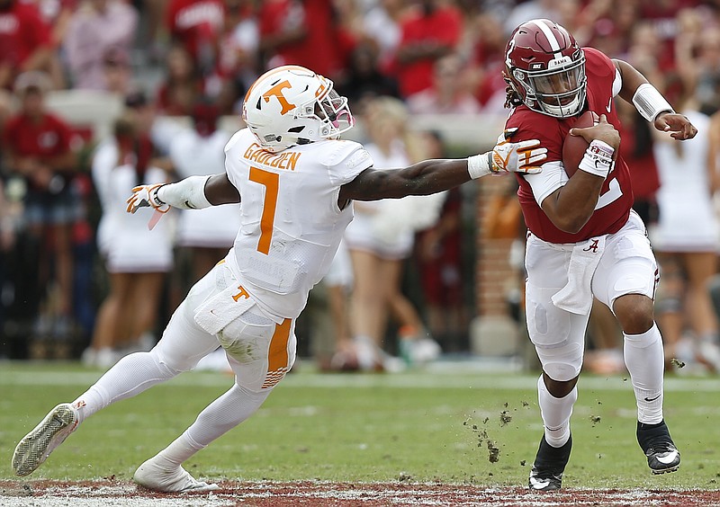 Alabama quarterback Jalen Hurts runs the ball against Tennessee defensive back Rashaan Gaulden during the first half an NCAA college football game, Saturday, Oct. 21, 2017, in Tuscaloosa, Ala. (AP Photo/Brynn Anderson)