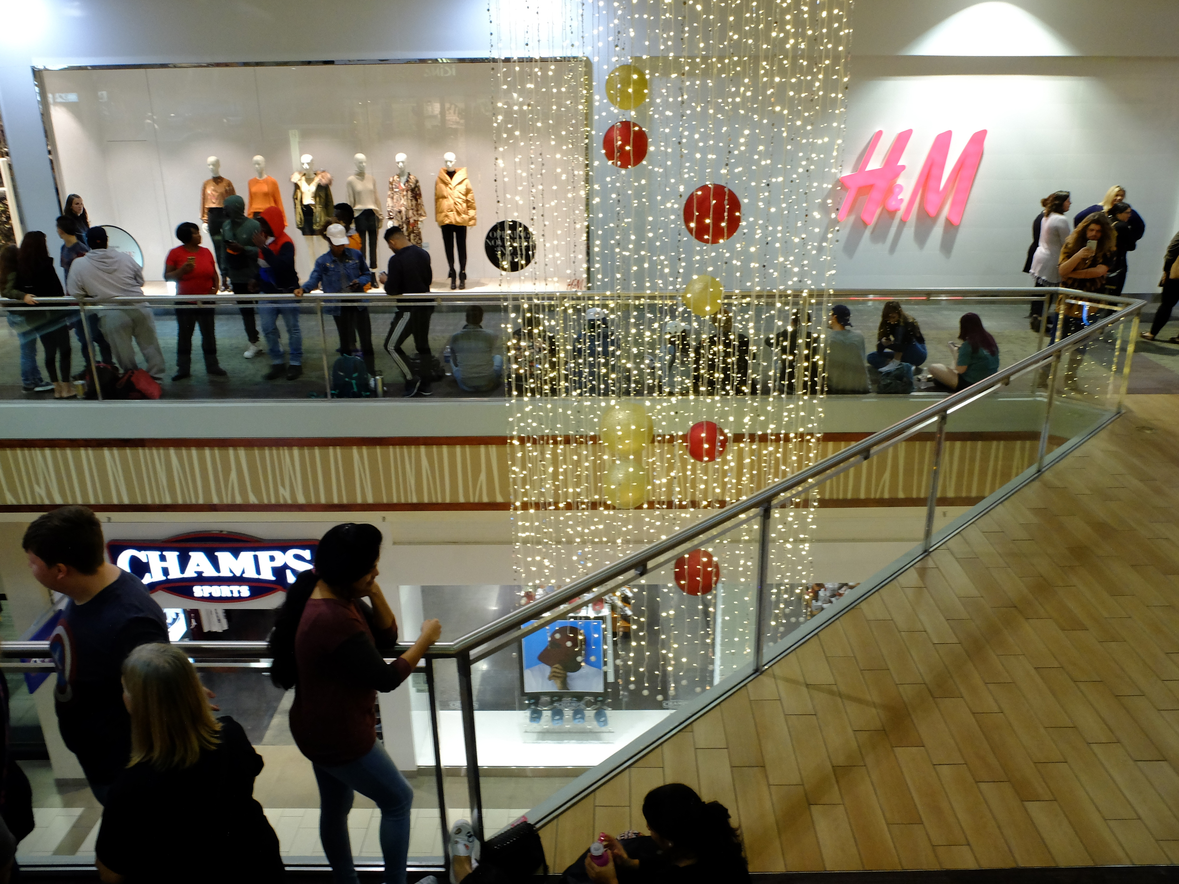 Hundreds Line Up For Grand Opening Of First H&M Store In Oklahoma