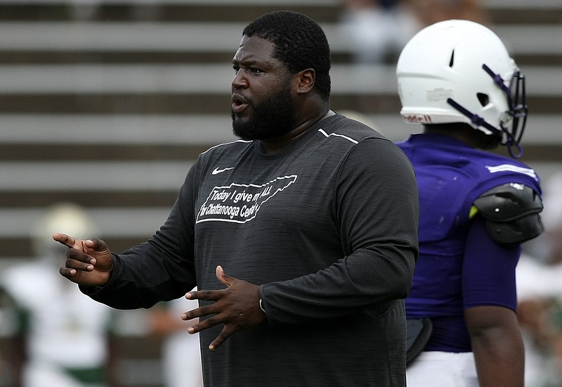 Central football coach Cortney Braswell has the Purple Pounders hosting a playoff game, helped by regular advice from his former Baylor coach.