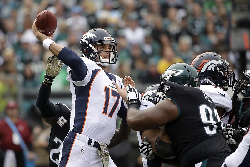 
              Denver Broncos' Brock Osweiler passes during the first half of an NFL football game against the Philadelphia Eagles, Sunday, Nov. 5, 2017, in Philadelphia. (AP Photo/Matt Rourke)
            