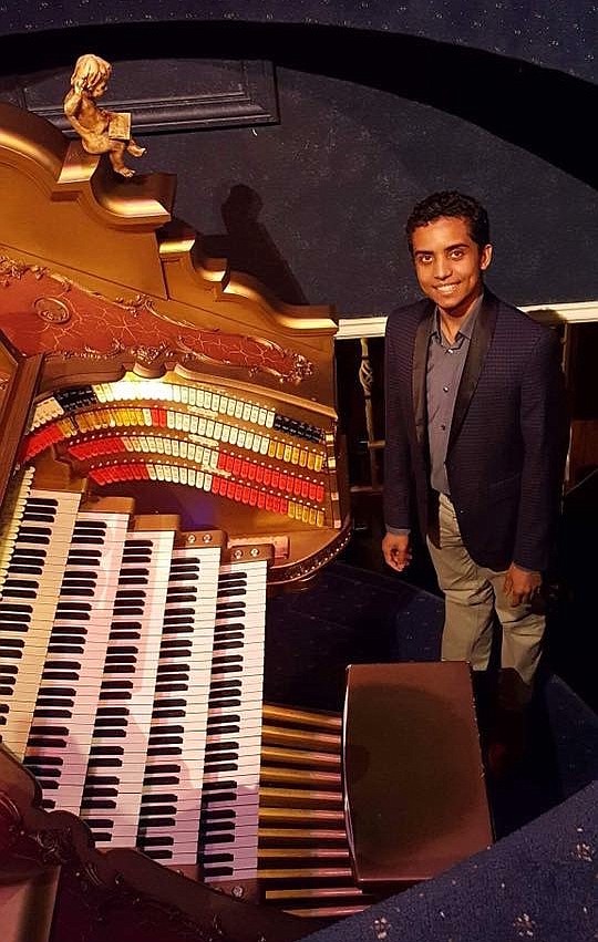 Luke Staislunas will be the featured concert organist at the Chattanooga Music Club's Holiday Spectacular on Tuesday night.