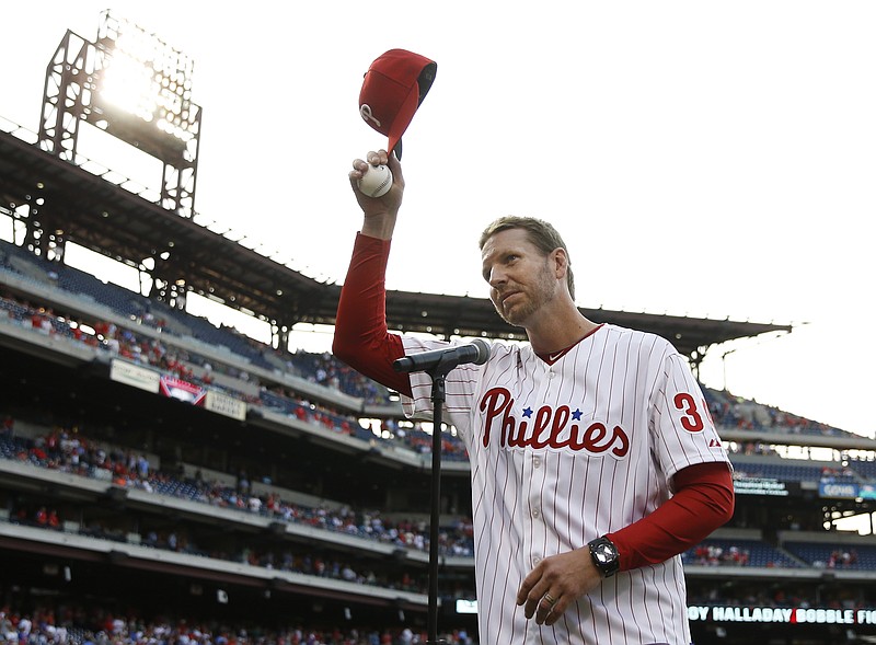 FILE - In this Aug. 8, 2014, file photo, former Philadelphia Phillies' Roy Halladay acknowledges the crowd before a baseball game against the New York Mets, in Philadelphia. Authorities have confirmed that former Major League Baseball pitcher Roy Halladay died in a small plane crash in the Gulf of Mexico off the coast of Florida, Tuesday, Nov. 7, 2017. (AP Photo/Matt Slocum, File)

