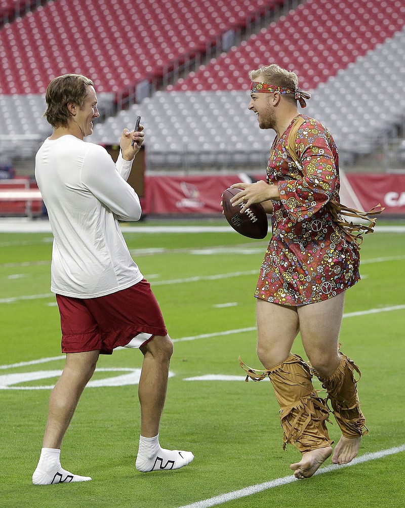 
              Arizona Cardinals quarterback Matt Barkley, right, smiles as he wears a costume and poses for a picture for Cardinals quarterback Blaine Gabbert, left, prior to an NFL football game against the Tennessee Titans after Barkley lost a quarterback challenge in practice, Sunday, Dec. 10, 2017, in Glendale, Ariz. (AP Photo/Rick Scuteri)
            