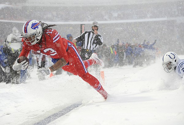 Buffalo Bills' snowball fight after practice