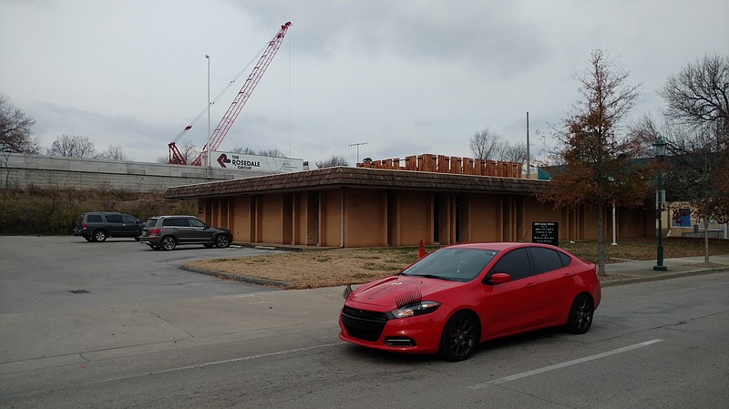 Staff photo by Mike Pare / A couple of buildings on Carter Street will go down to make way for a proposed new Holiday Inn Express near the Chattanooga Convention Center.