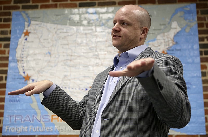 Survey 25 percent of small trucking firms miss electronic logging