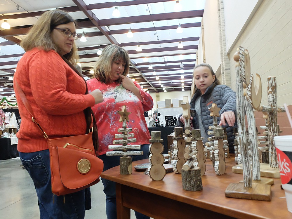 Photos Crowds enjoy Chattanooga Christmas Market Chattanooga Times