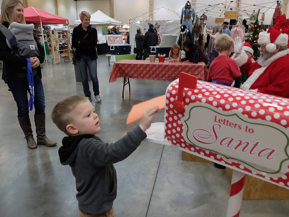 Photos Crowds enjoy Chattanooga Christmas Market Chattanooga Times