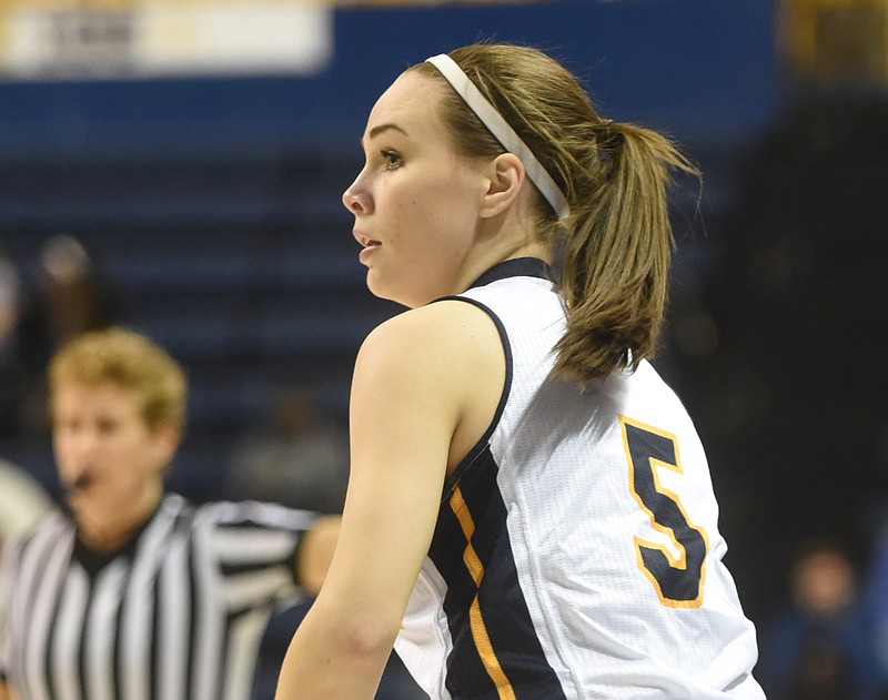 Sidelined Anna Claire Noblit still contributing for Jim Foster's Mocs