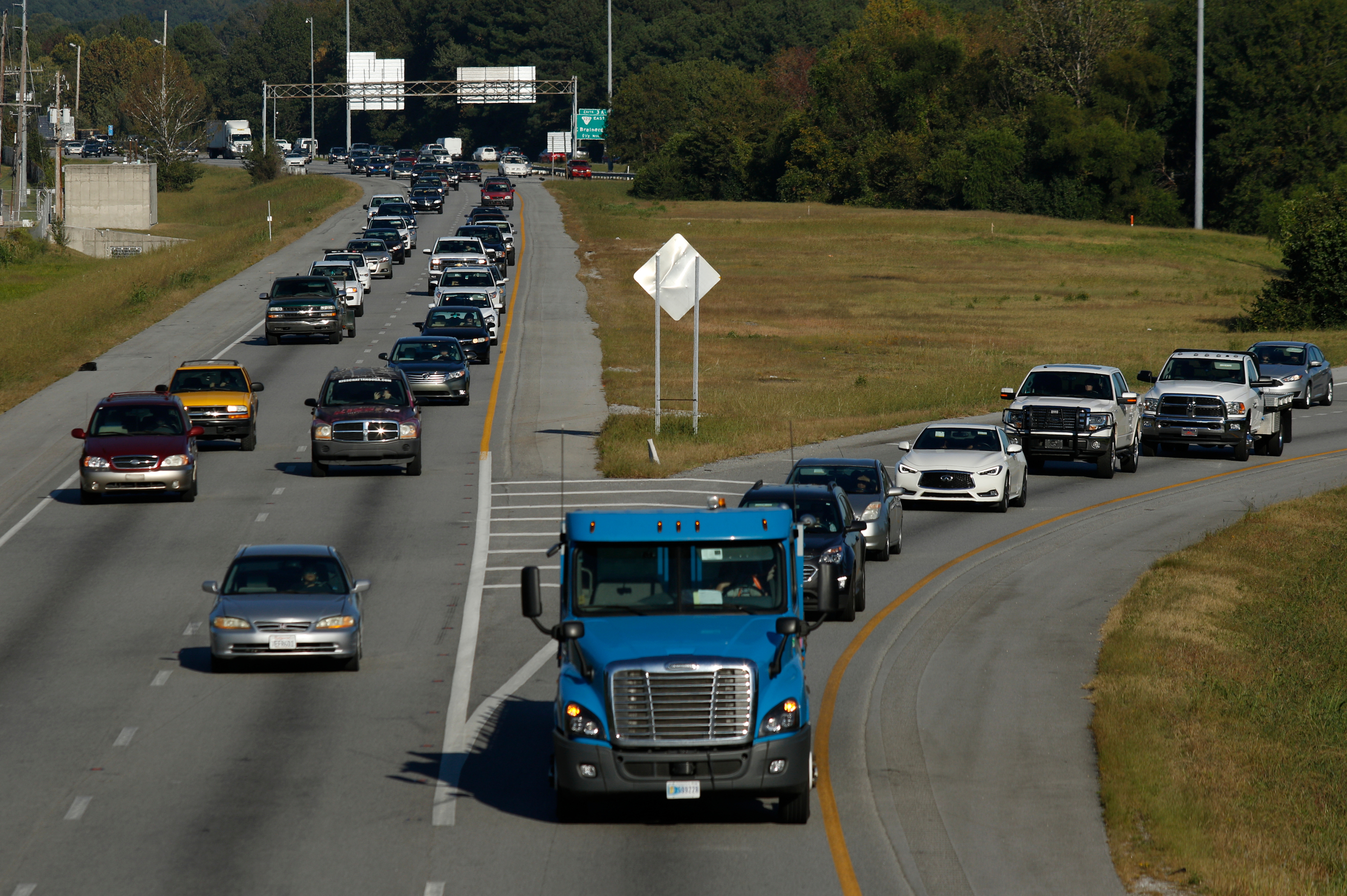 Staff photo by Doug Strickland / Traffic merges from Interstate 75 onto Interstate 24 at the "split" during rush hour.