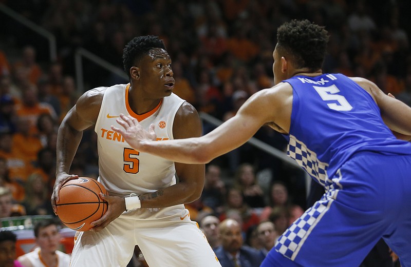 Tennessee forward Admiral Schofield, left, is defended by Kentucky forward Kevin Knox, right, during the second half of an NCAA college basketball game Saturday, Jan. 6, 2018, in Knoxville, Tenn. (AP Photo/Crystal LoGiudice)