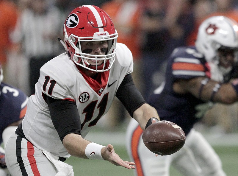 Georgia quarterback Jake Fromm (11) pitches the ball against Auburn during the Southeastern Conference championship at Mercedes-Benz Stadium on Saturday, Dec. 2, 2017 in Atlanta, Ga.