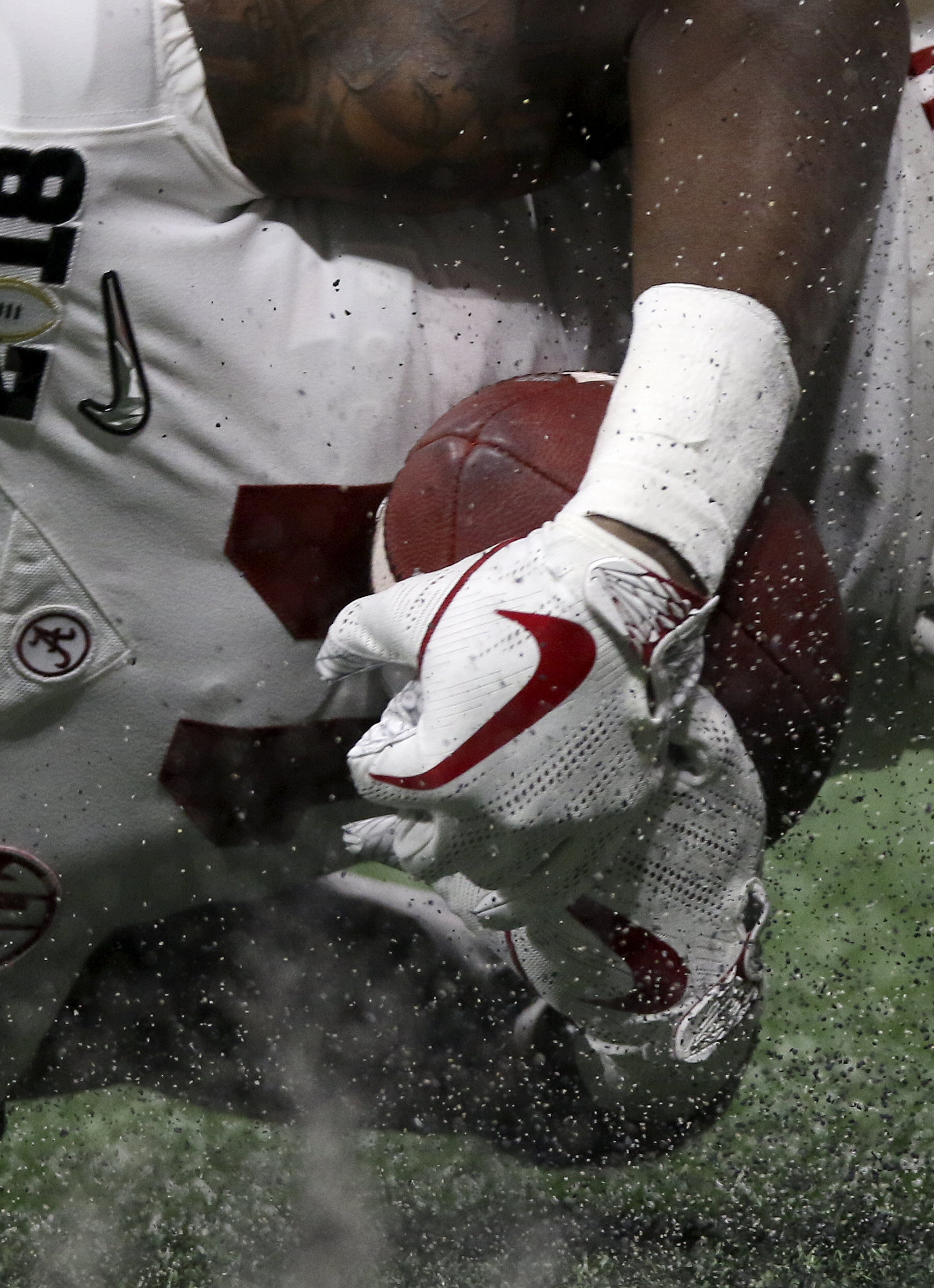 Alabama wide receiver Henry Ruggs III (11) pulls in a pass for a 14-yard gain during the College Football Playoff national championship against Georgia at Mercedes-Benz Stadium on Monday, Jan. 8, 2018 in Atlanta, Ga.