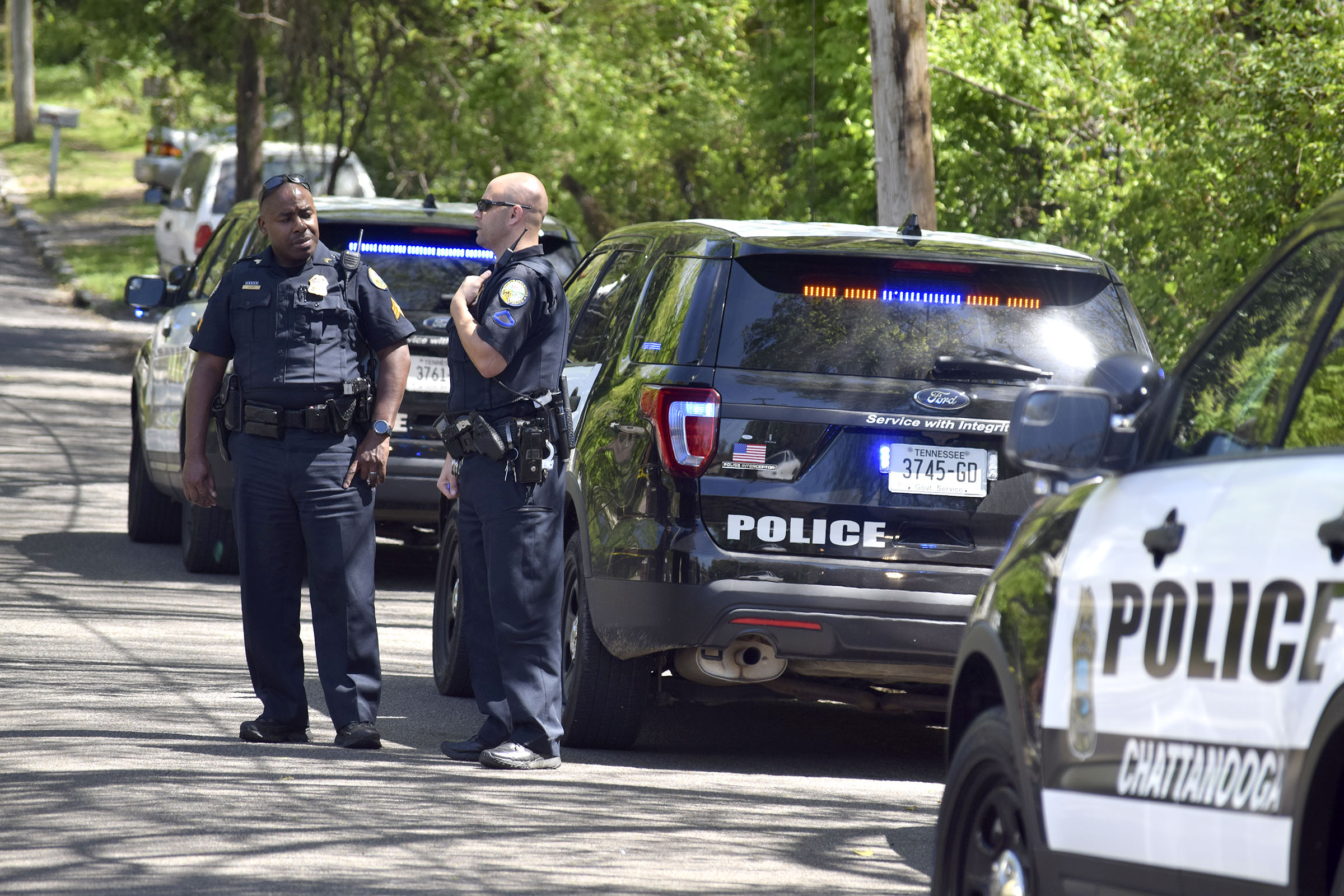 Chattanooga Police Officers investigate a accidental shooting at 2516 East 21st Street on April 9, 2017. A 13-year old boy was reportedly wounded and transported to Erlanger Hospital.
