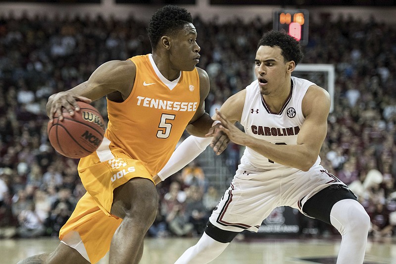 Tennessee forward Admiral Schofield (5) drives to the hoop against South Carolina forward Justin Minaya (10) during the first half of an NCAA college basketball game Saturday, Jan. 20, 2018, in Columbia, S.C. (AP Photo/Sean Rayford)